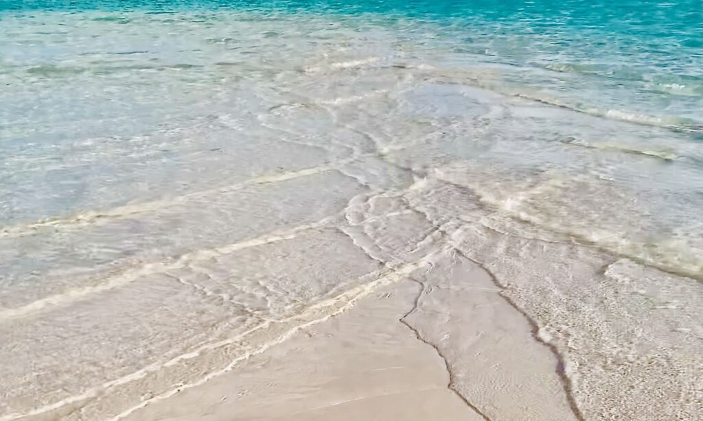 George Town, Great Exuma Island—Sand Dollar Beach